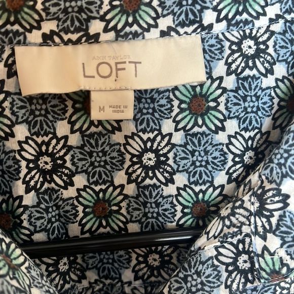 Loft Medium Button down long sleeve blouse. Blue, white and green floral print - Picture 5 of 7